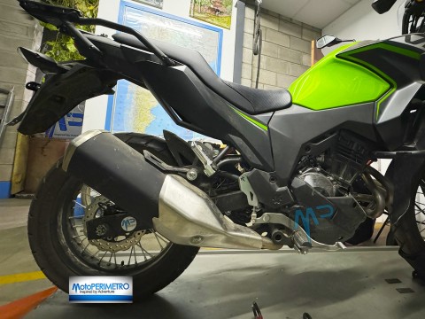 MotoPERIMETRO 4516 Bajaj BMW Honda Kawasaki Suzuki Benelli KTM Yamaha Beta Ducati Voge Motomorini Aprilia Versys X 300 Protector guarda bombín deposito liquido de freno